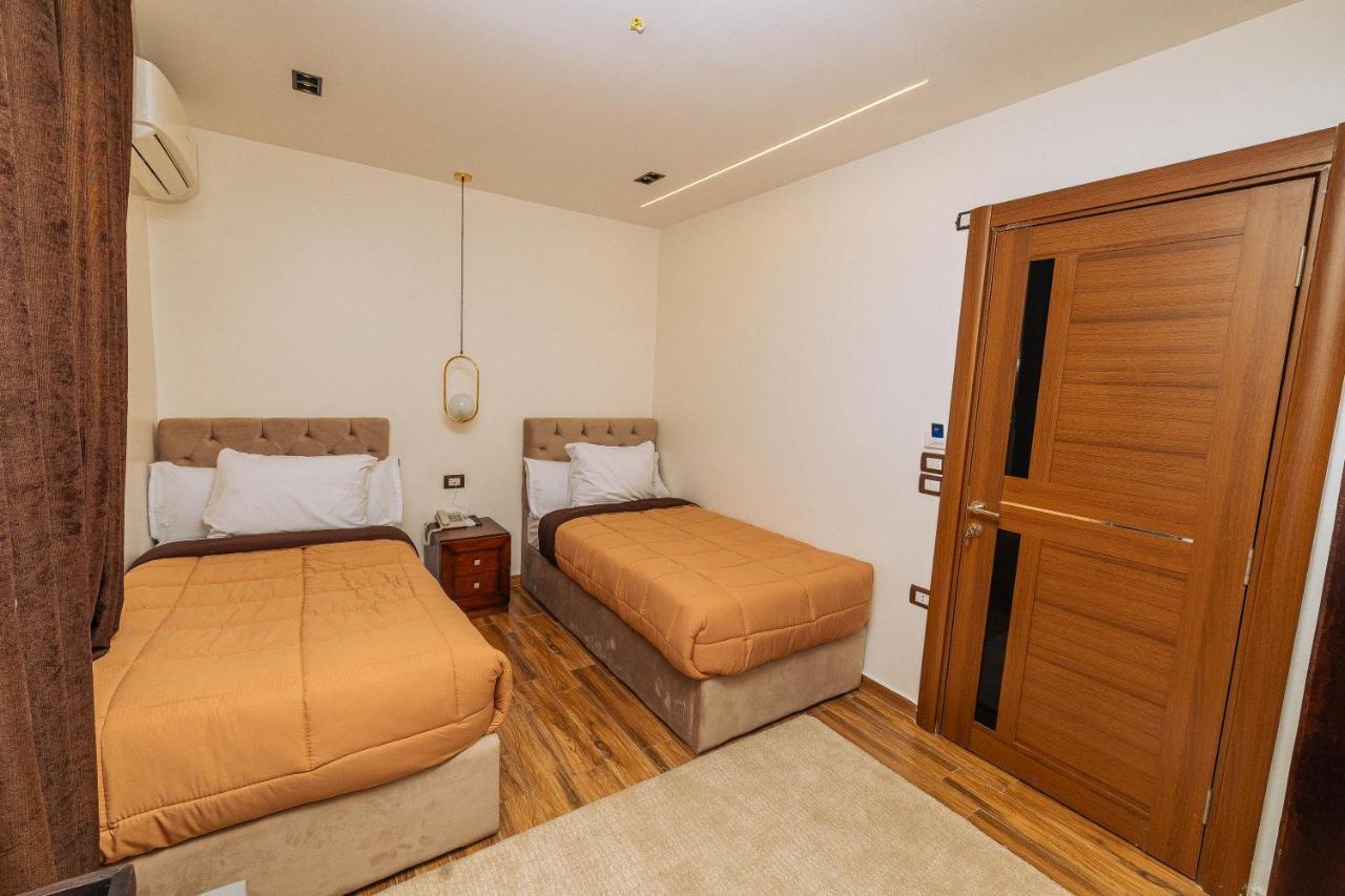 White Pyramids Inn Nazlet el Simman Exterior photo