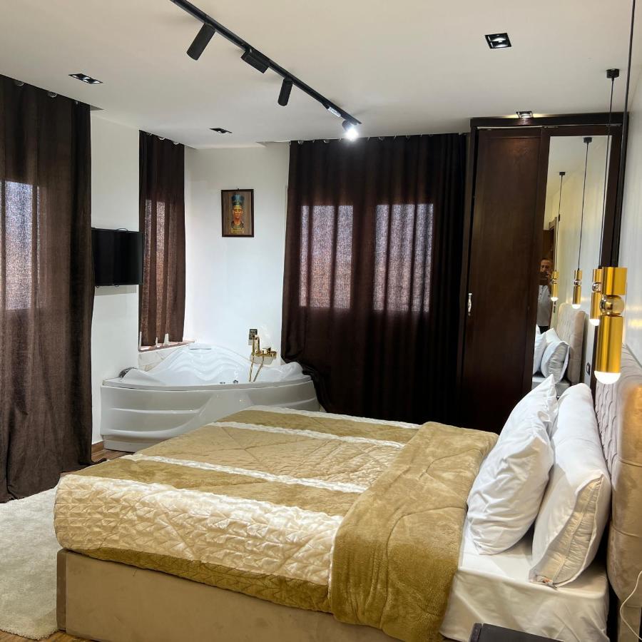 White Pyramids Inn Nazlet el Simman Exterior photo