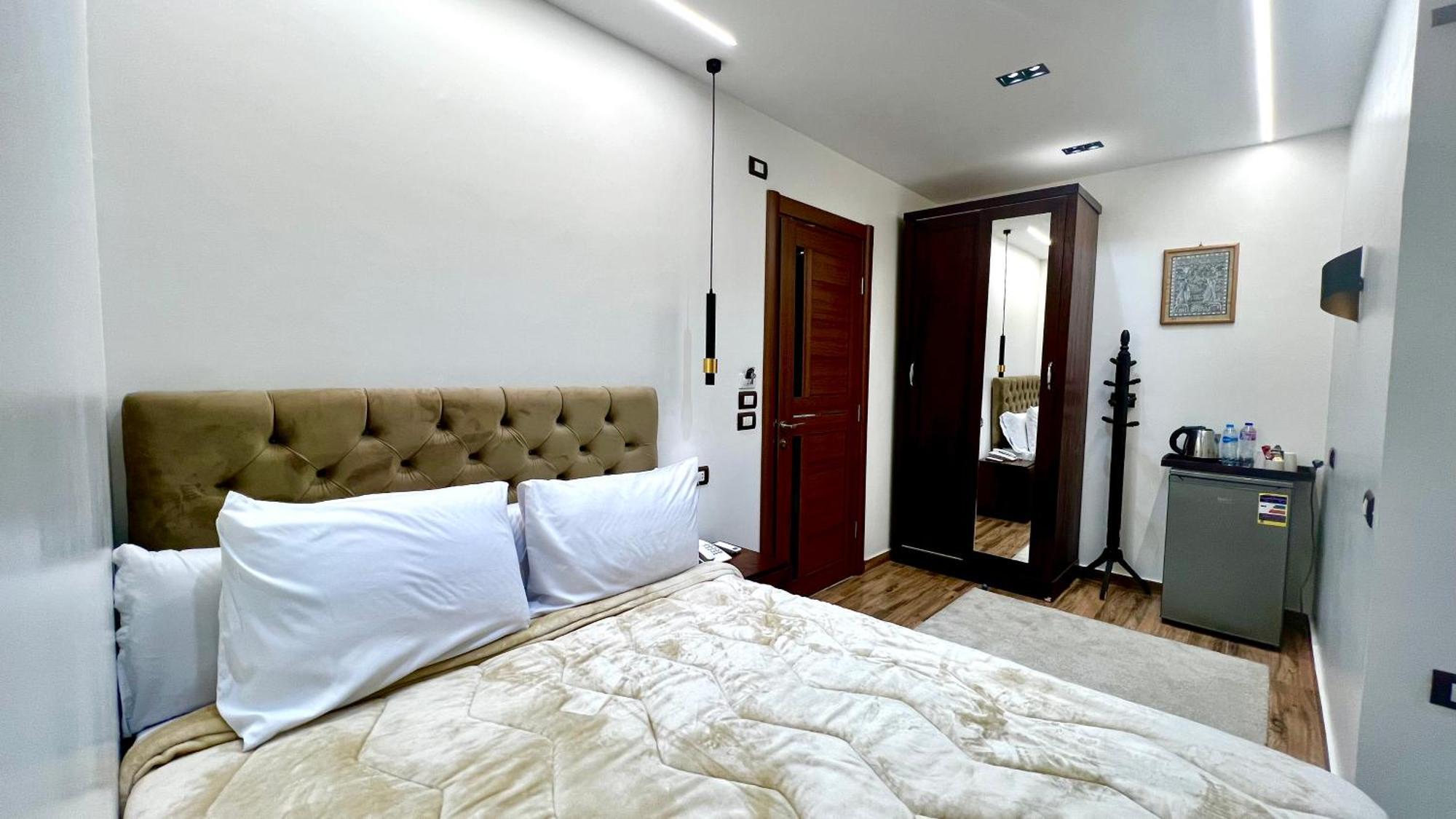 White Pyramids Inn Nazlet el Simman Exterior photo